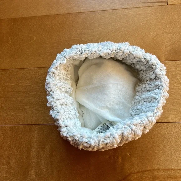 Calvin Klein Beanie - Picture 5 of 5